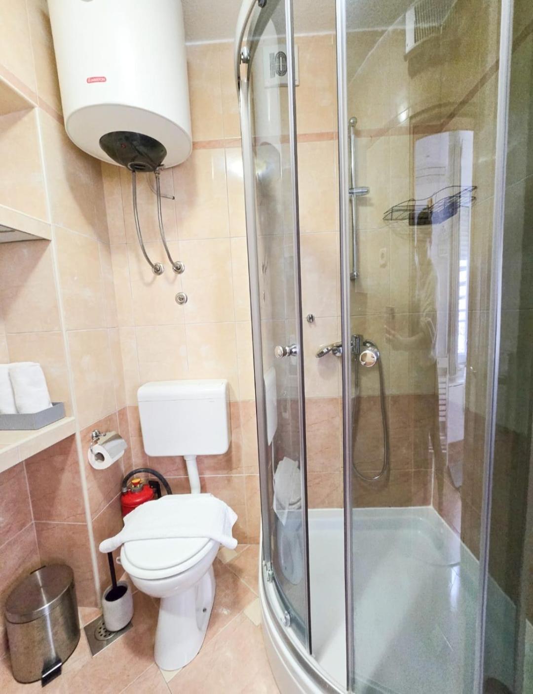 Private Bedroom With Bathroom Baška Voda Exterior foto