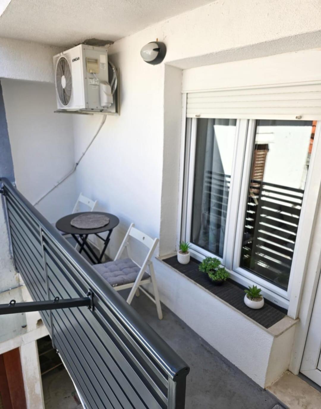 Private Bedroom With Bathroom Baška Voda Exterior foto