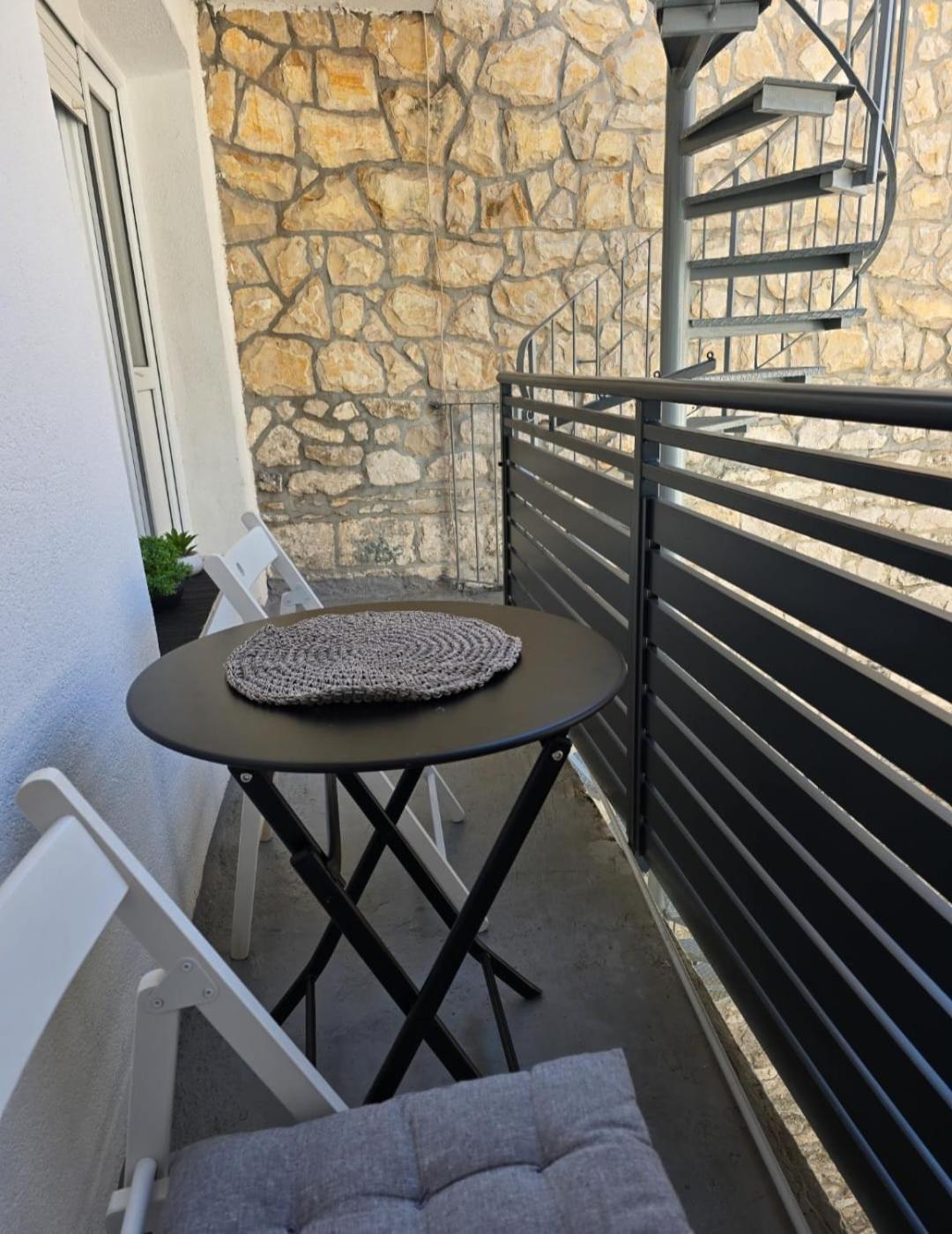 Private Bedroom With Bathroom Baška Voda Exterior foto